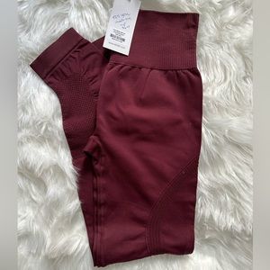 925 Fit You Mesh Me Up Leggings. Burgundy. One Size.